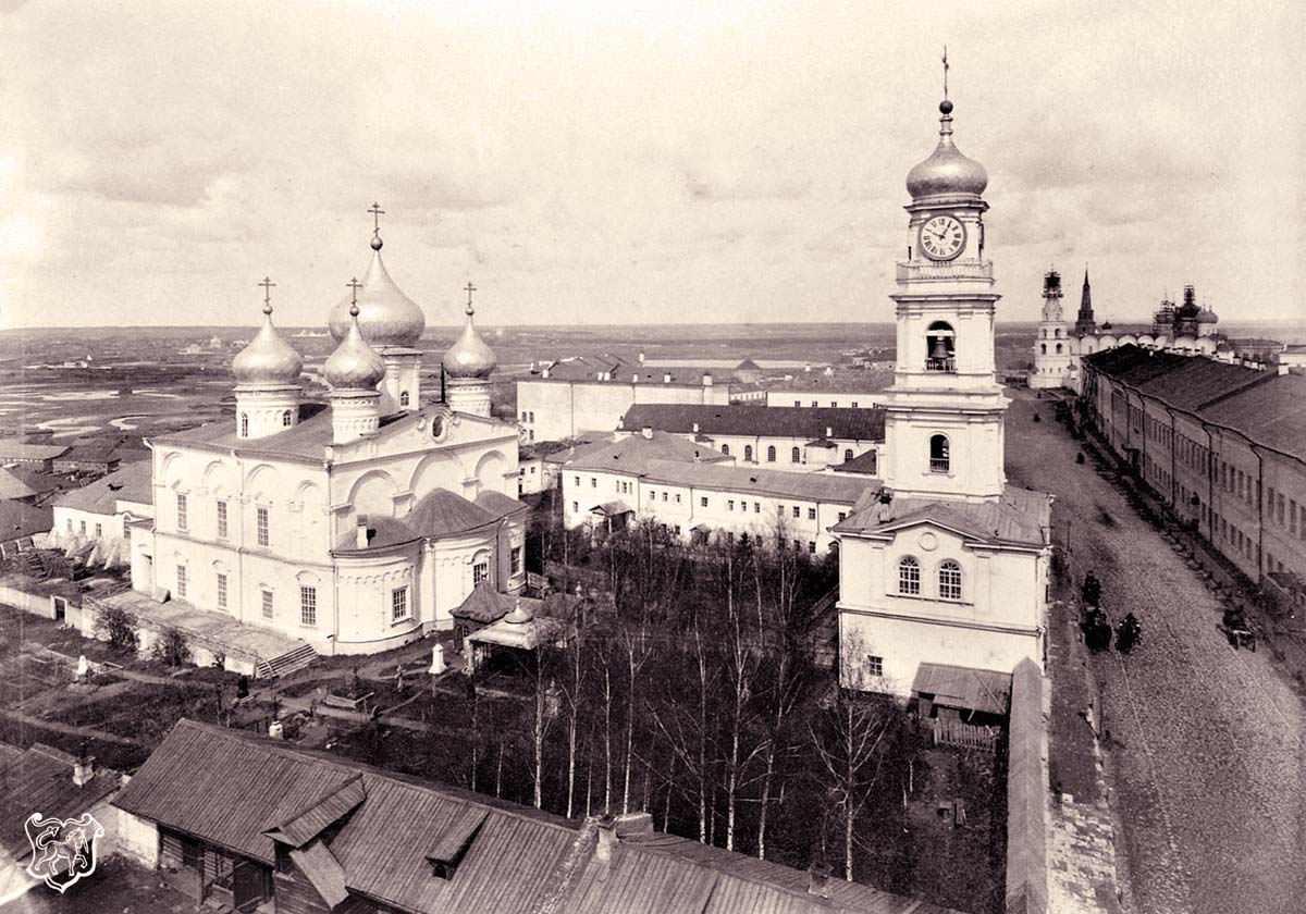 Казанский Кремль. Вид со Спасской башни, на первом плане Спасский монастырь, 1890