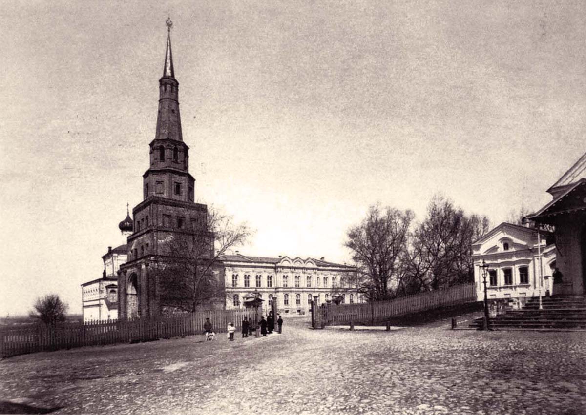 Казанский Кремль. Башня Сююмбике, Губернаторский дворец
