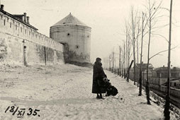 У Кремлевской стены, 1935