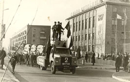 Нефтекамск. Демонстрация 7 ноября 1967 года, колонна школы №2