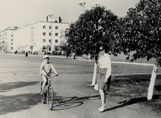 Нефтекамск. Городская площадь и гостиница 'Кама', 1975 год