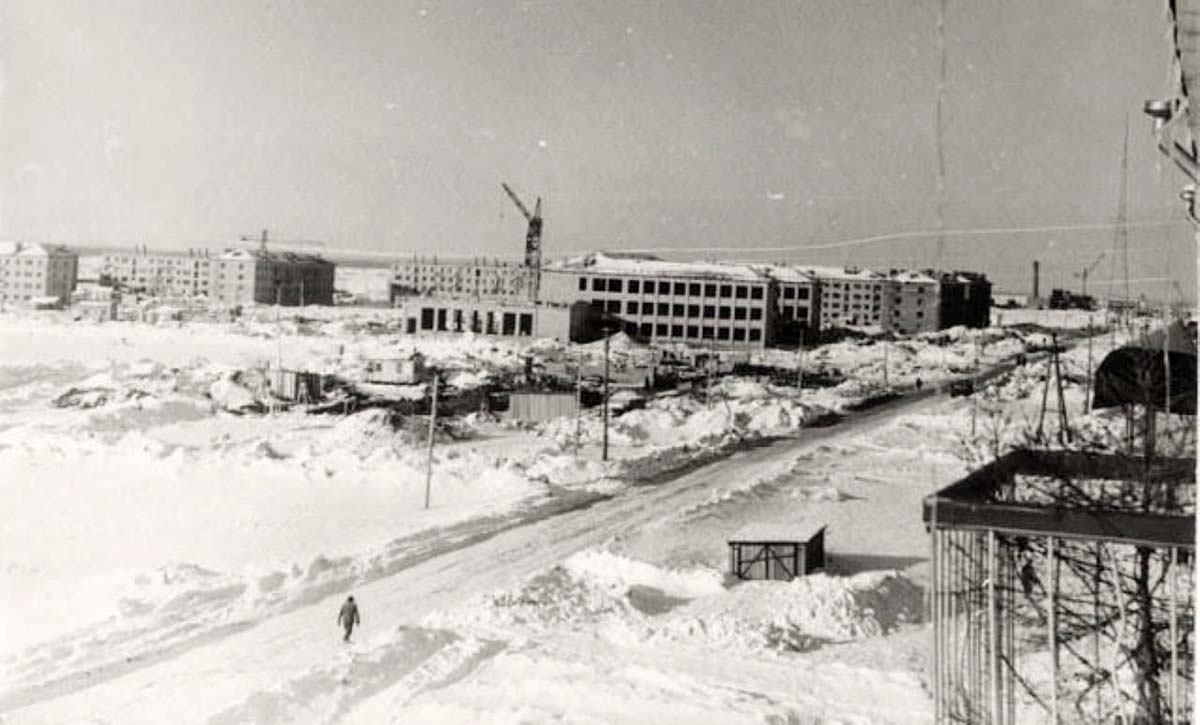 Нефтекамск. Проспект Комсомольский, строится школа №4, зима 1962 - 1963 года