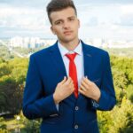 Костюм на выпускной: как выглядеть стильно, но не старомодно